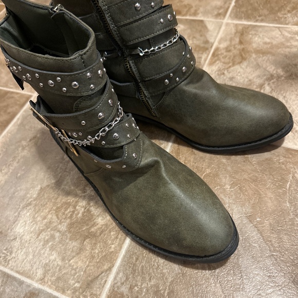 Womens size 9 Boots - Picture 4 of 7